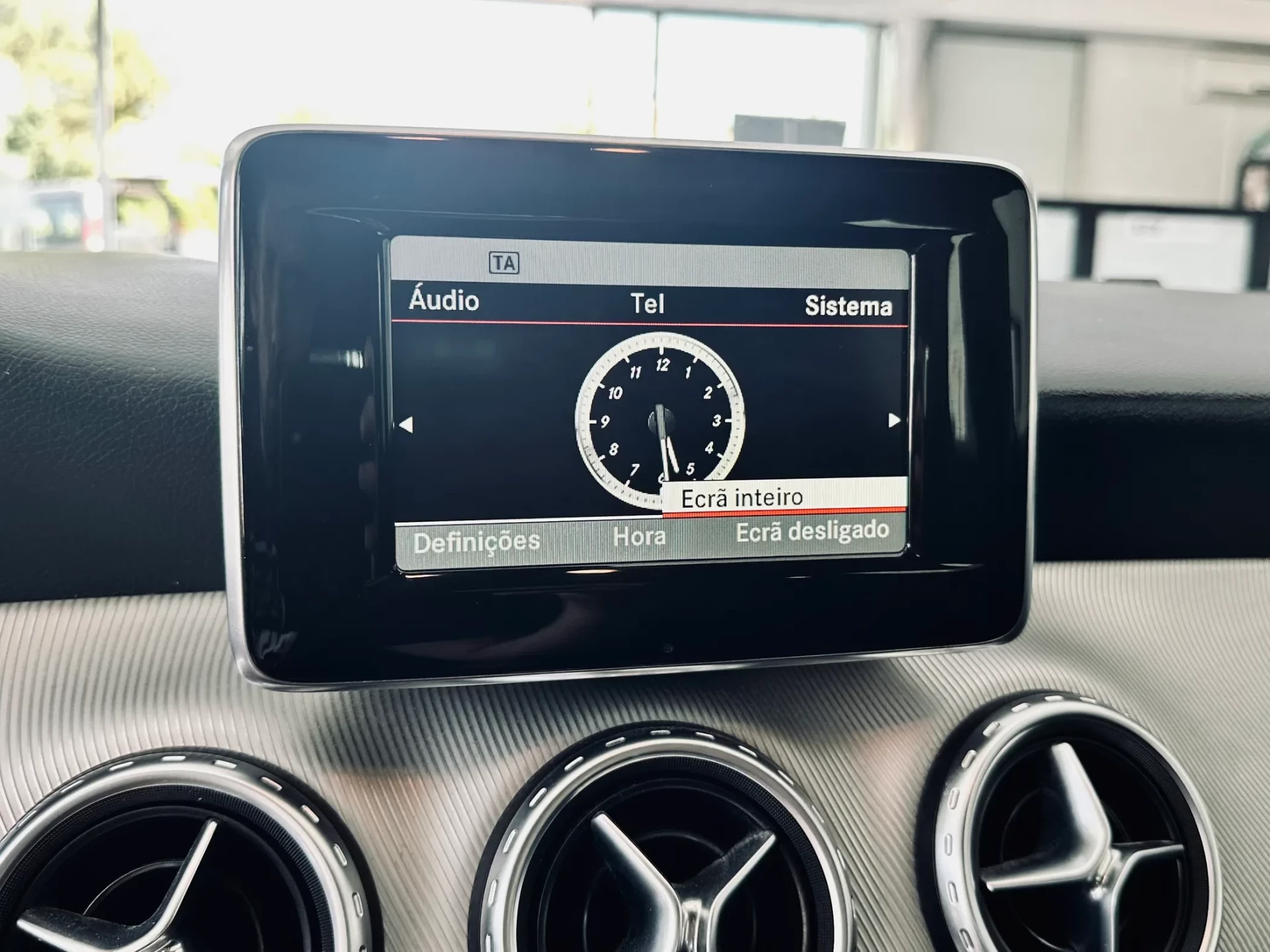 Mercedes-Benz GLA 180 12