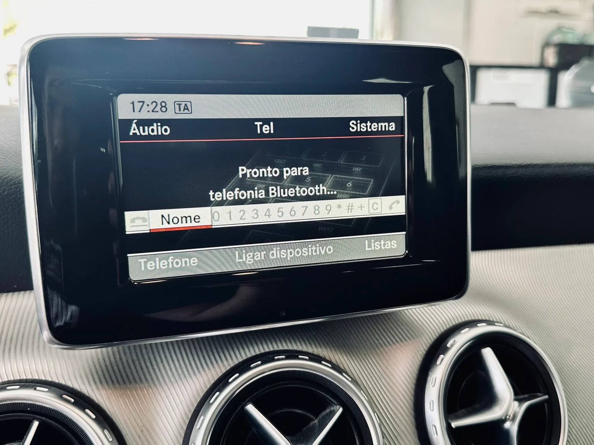 Mercedes-Benz GLA 180 13