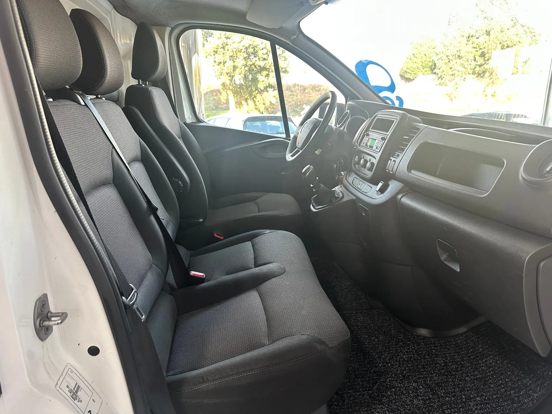 Renault Trafic 2.0 dCi L1H1 1.2T Intens 16