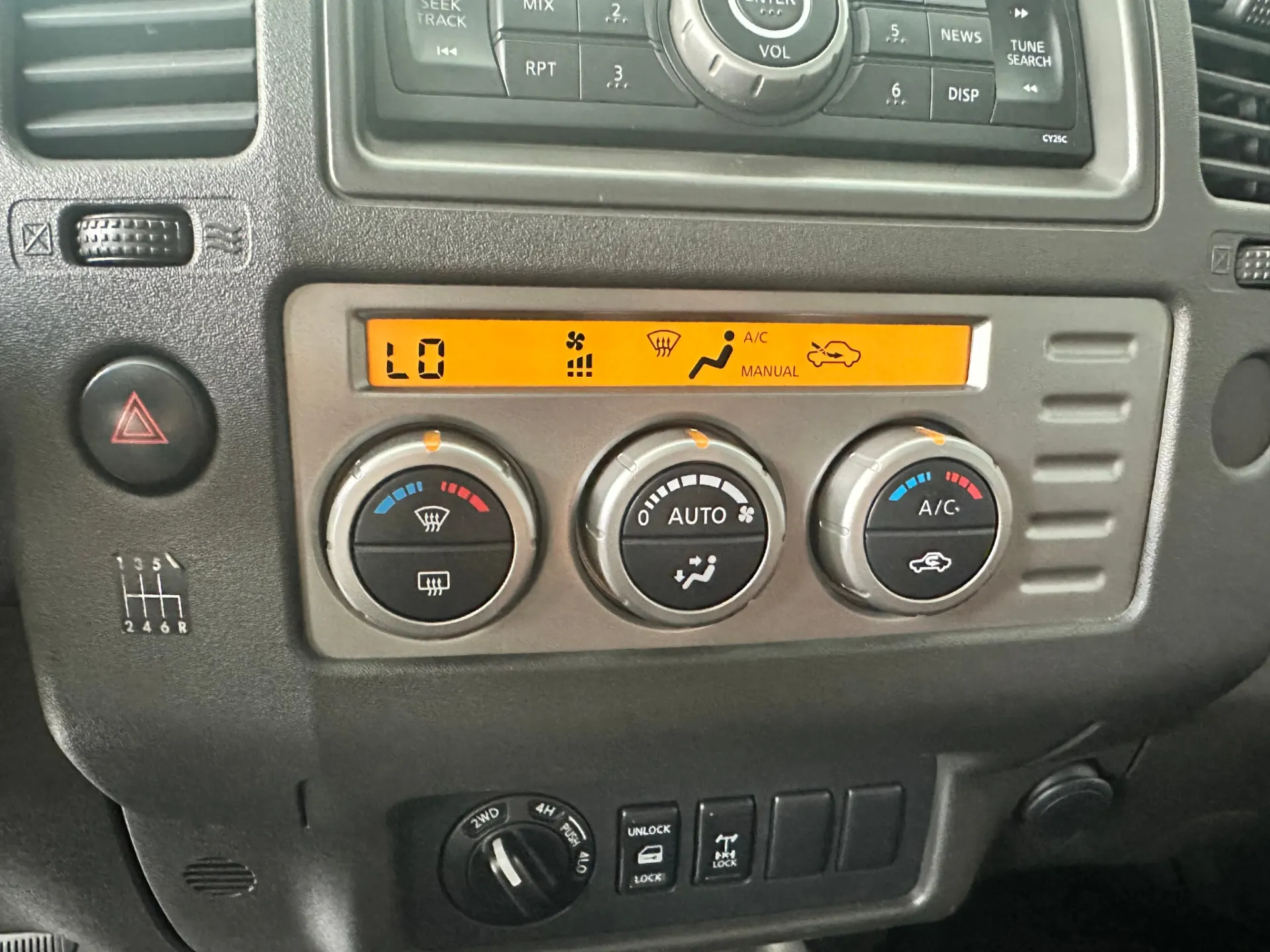 Nissan Navara 2.5 dCi CD 3.5T SE+BDT 21