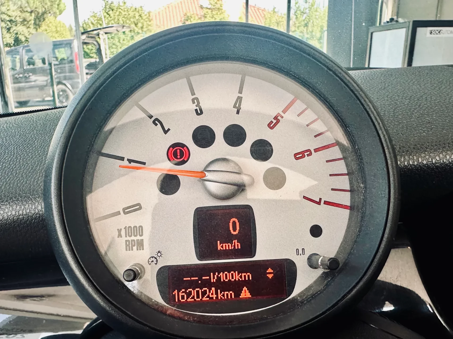 MINI 3 Portas Cooper D cabrio 10
