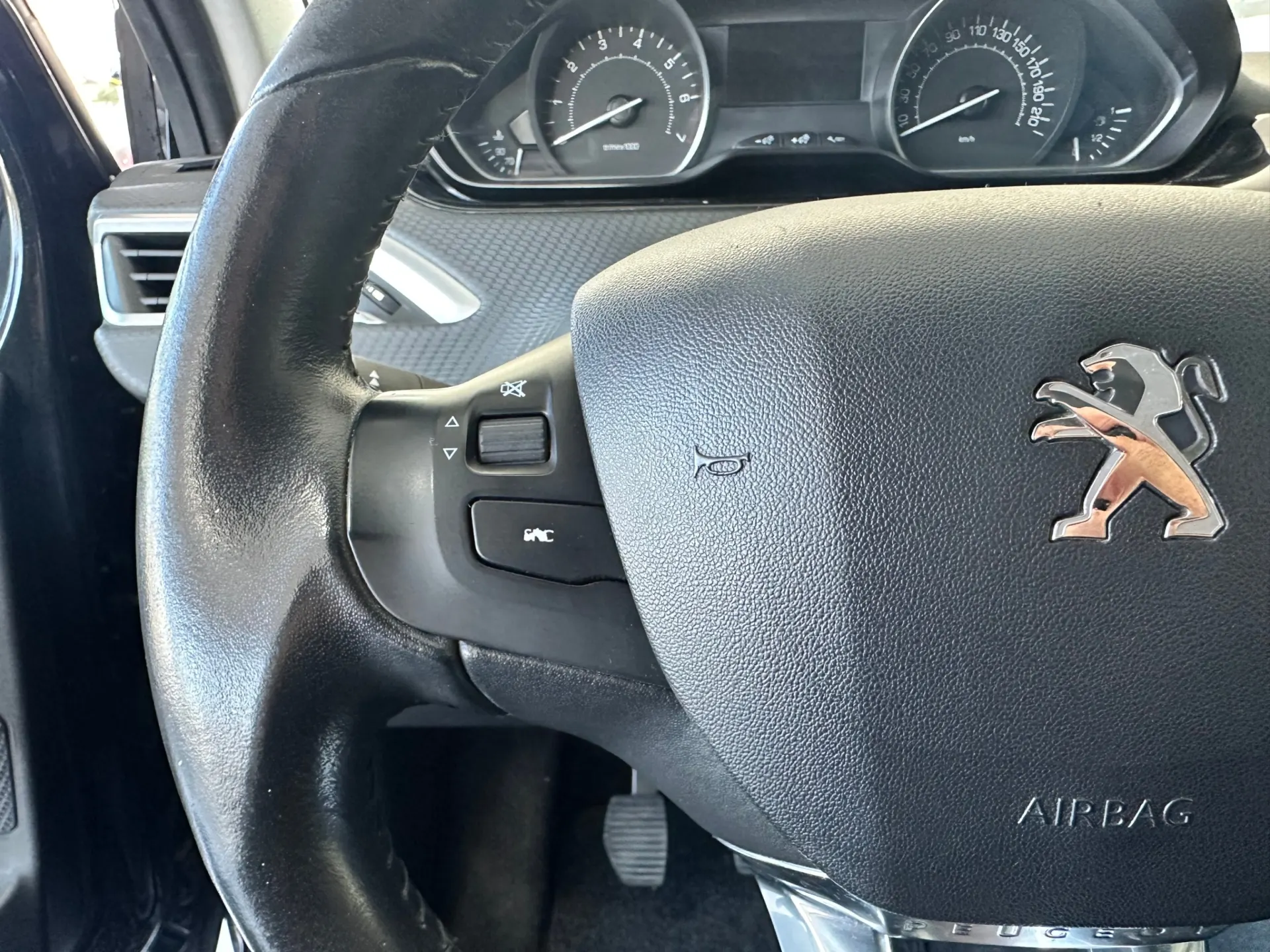 Peugeot 208 1.2 PureTech Style 10