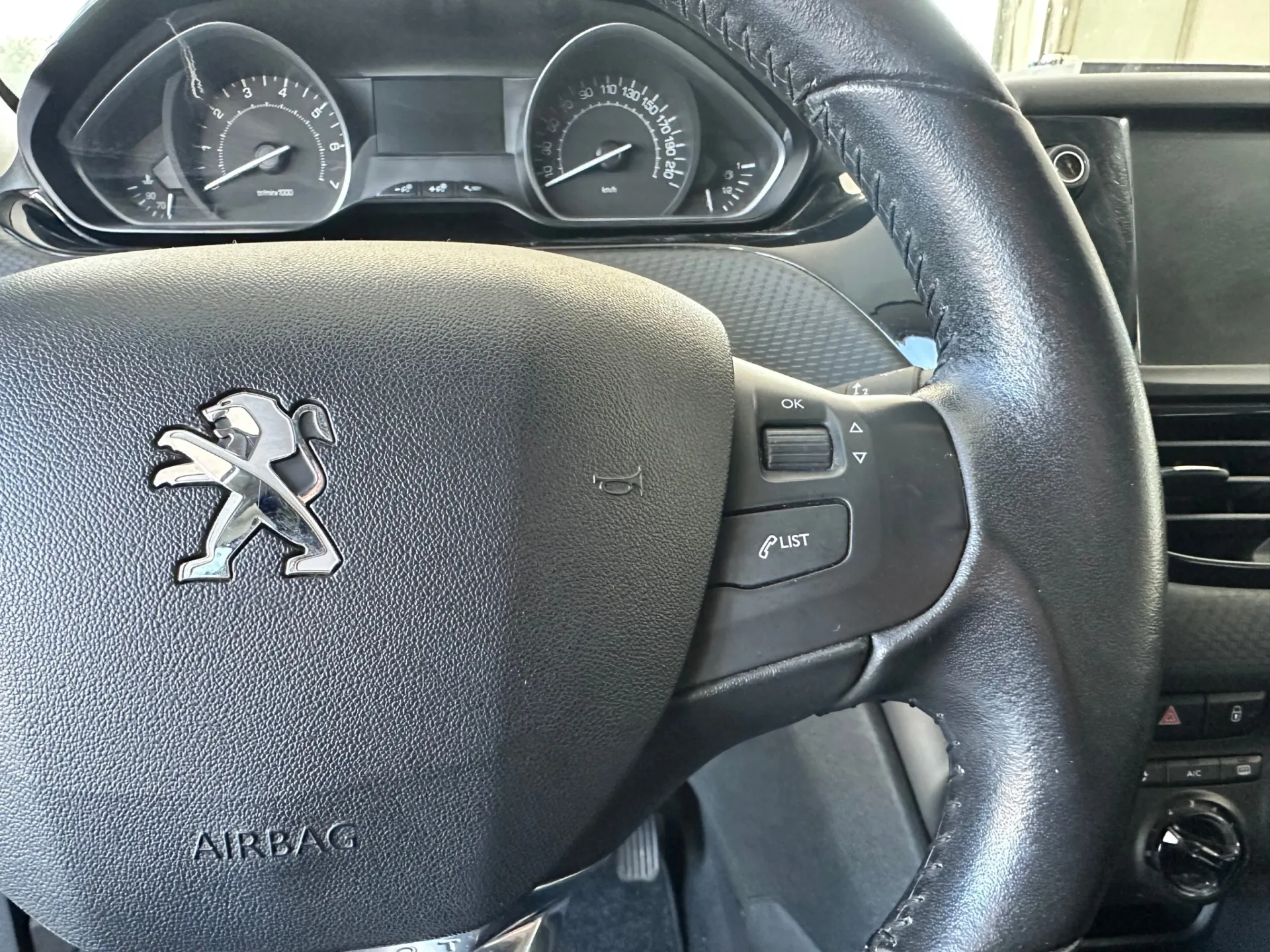 Peugeot 208 1.2 PureTech Style 11