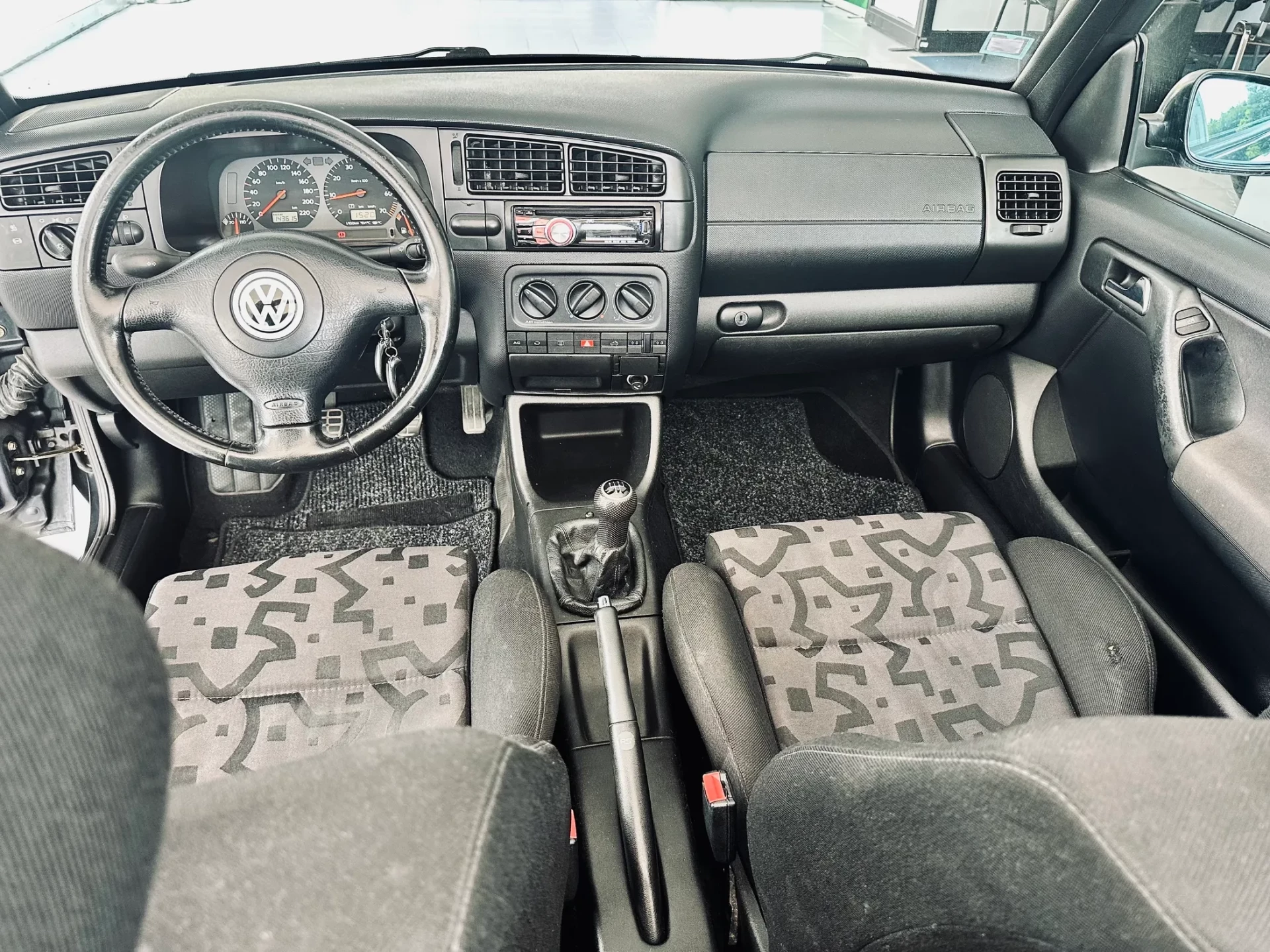Volkswagen Golf Cabriolet 18