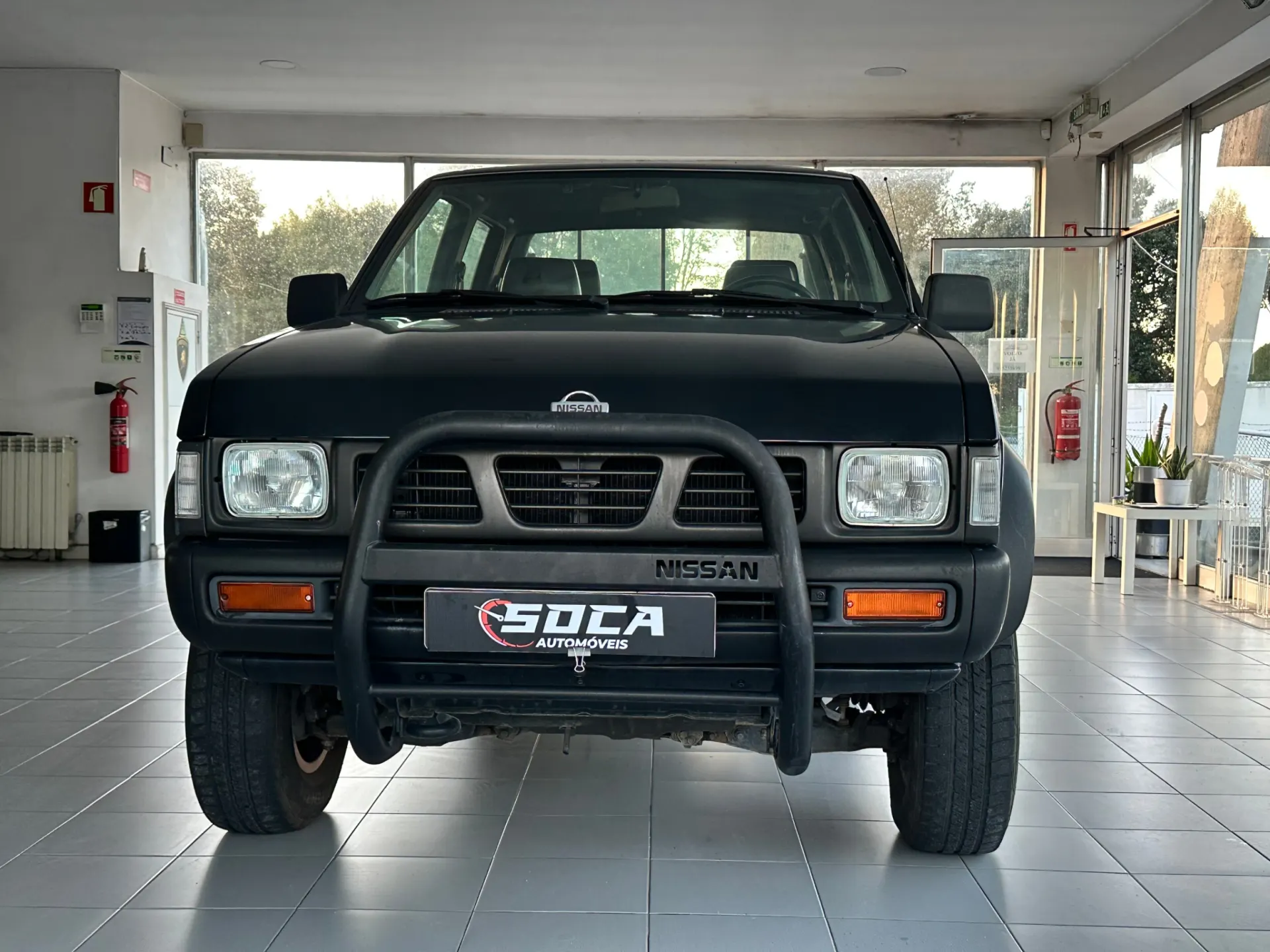 Nissan Navara 2.5 dCi CD Platinium Preta 2