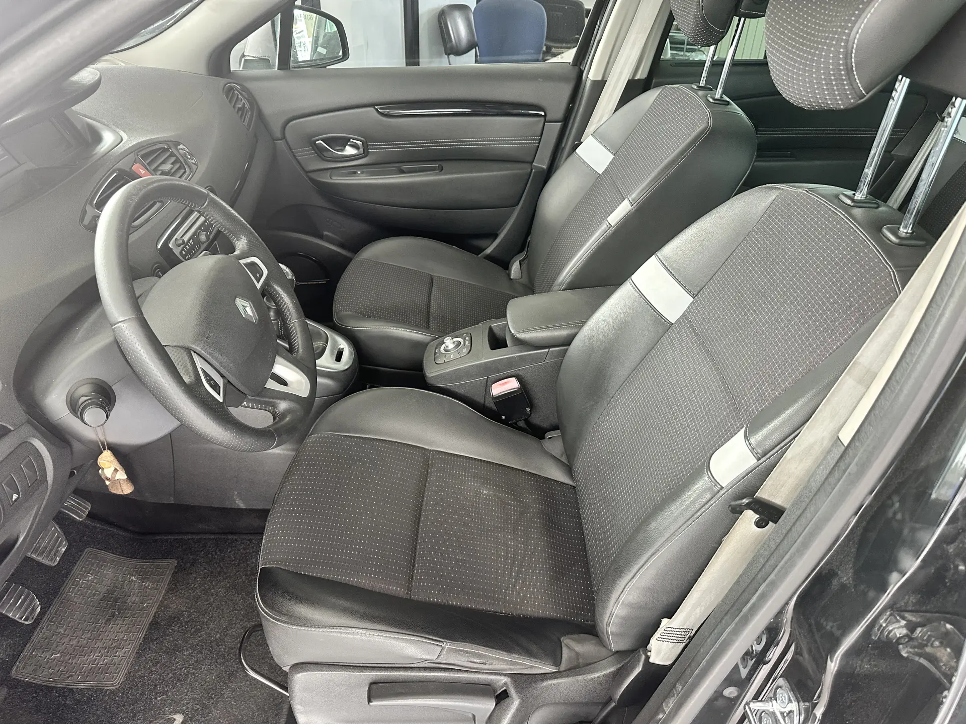 Renault Scénic 1.5 dCi Bose Edition SS 9