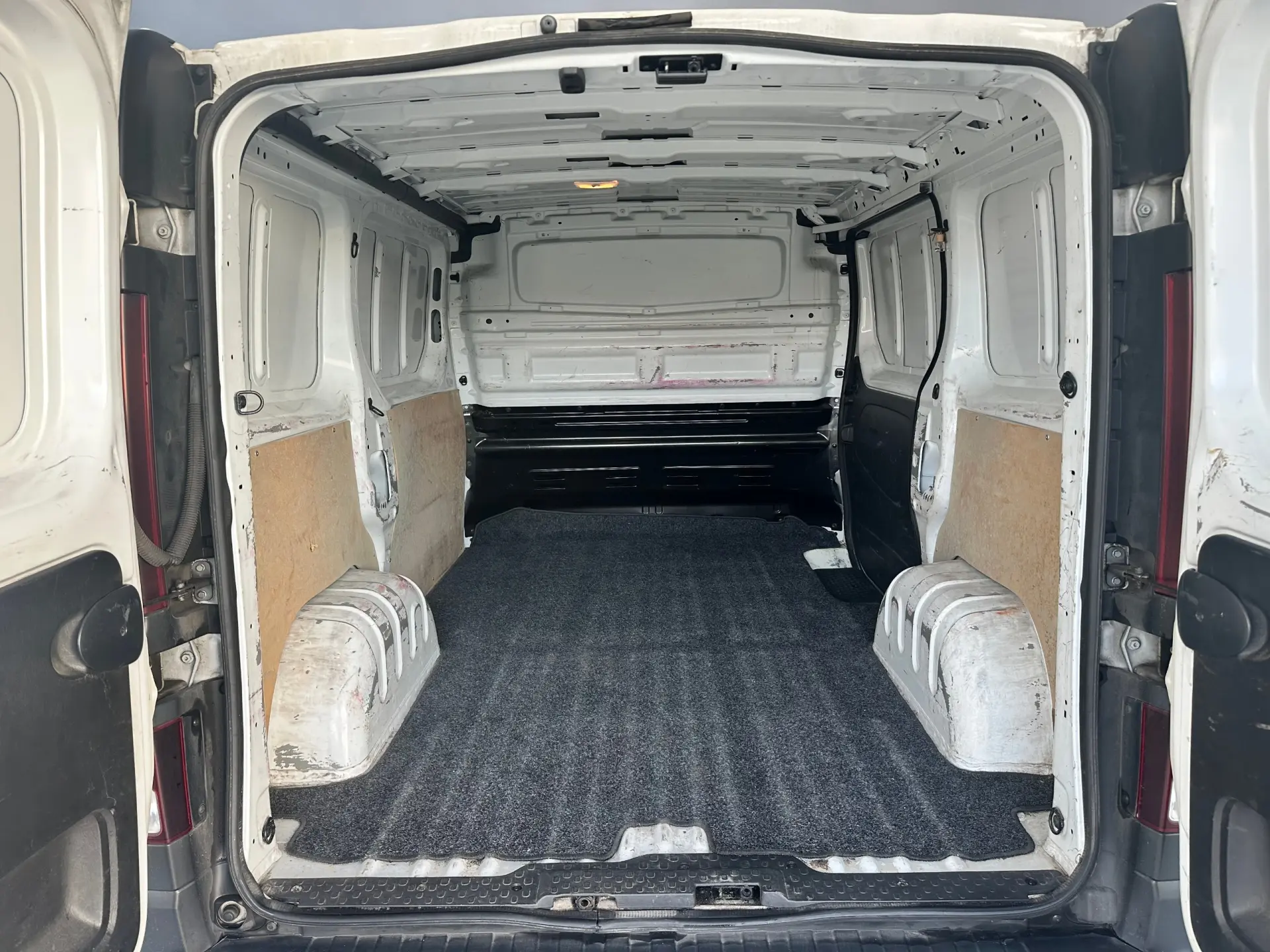 Renault Trafic 2.0 dCi L1H1 1.2T Intens 17