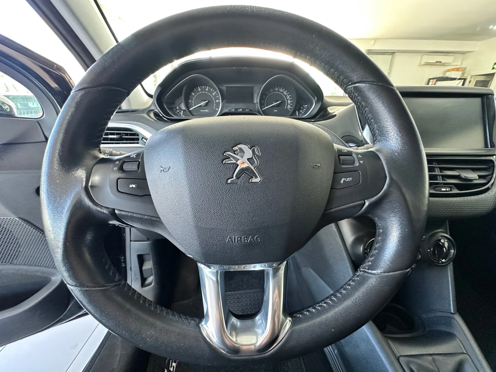 Peugeot 208 1.2 PureTech Style 9