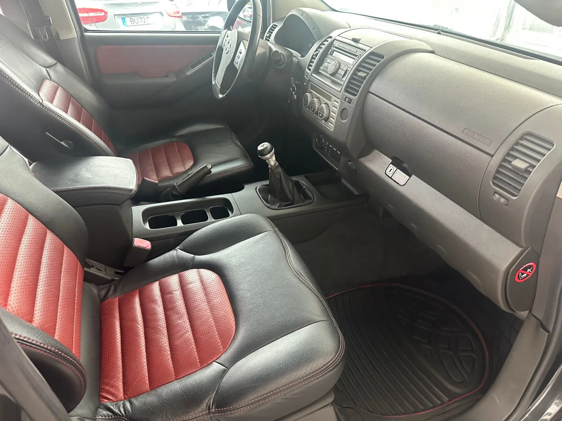 Nissan Navara 2.5 dCi CD 3.5T SE+BDT 27