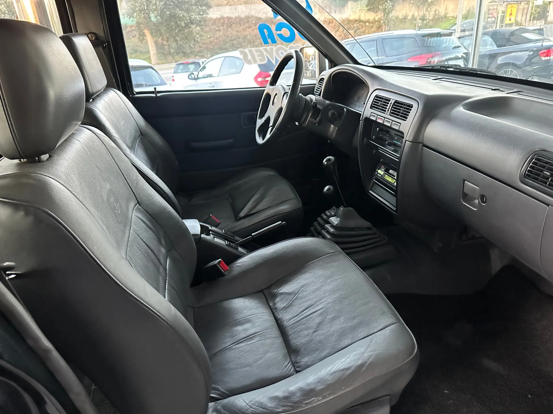 Nissan Navara 2.5 dCi CD Platinium Preta 20