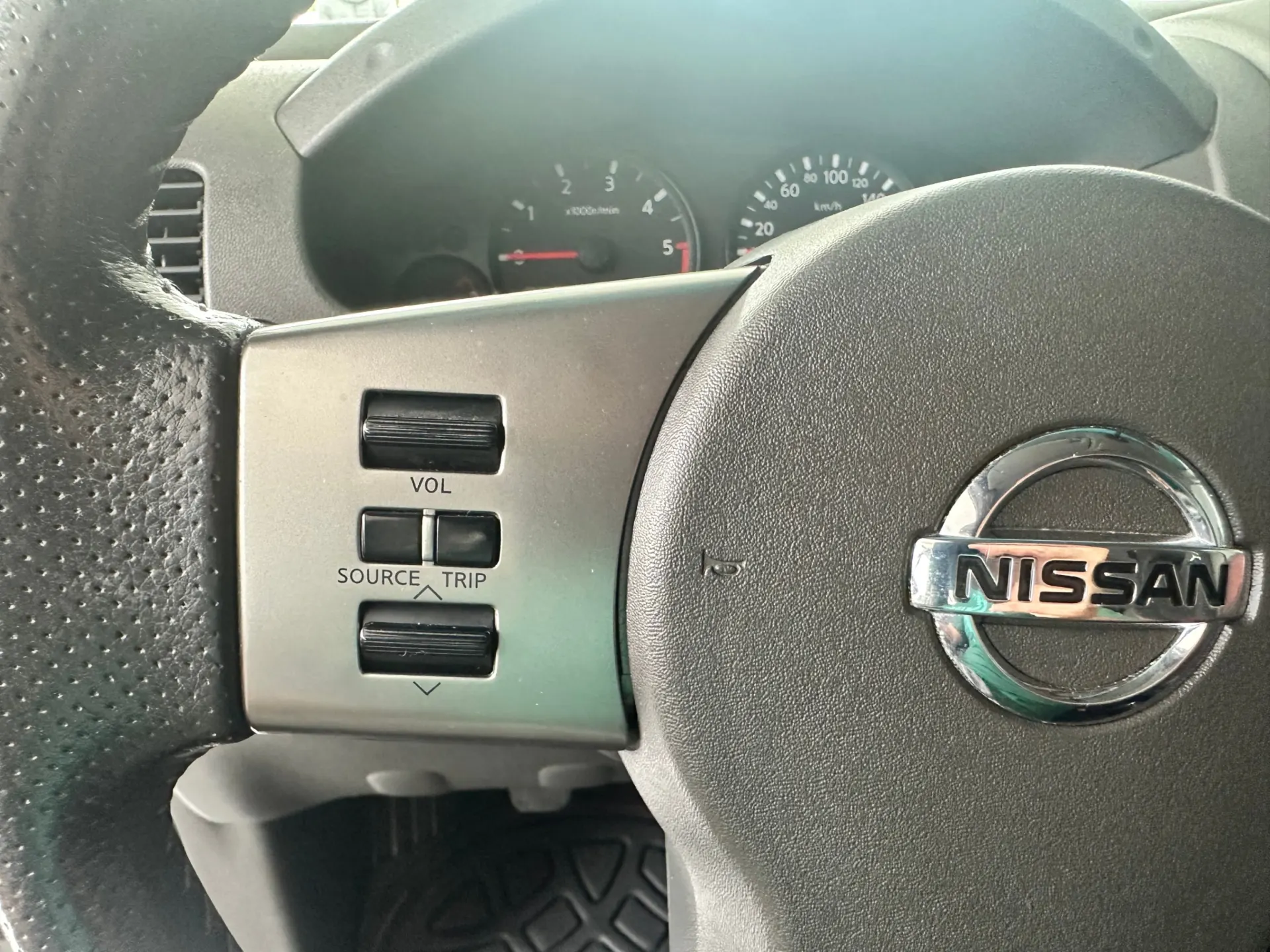 Nissan Navara 2.5 dCi CD 3.5T SE+BDT 18