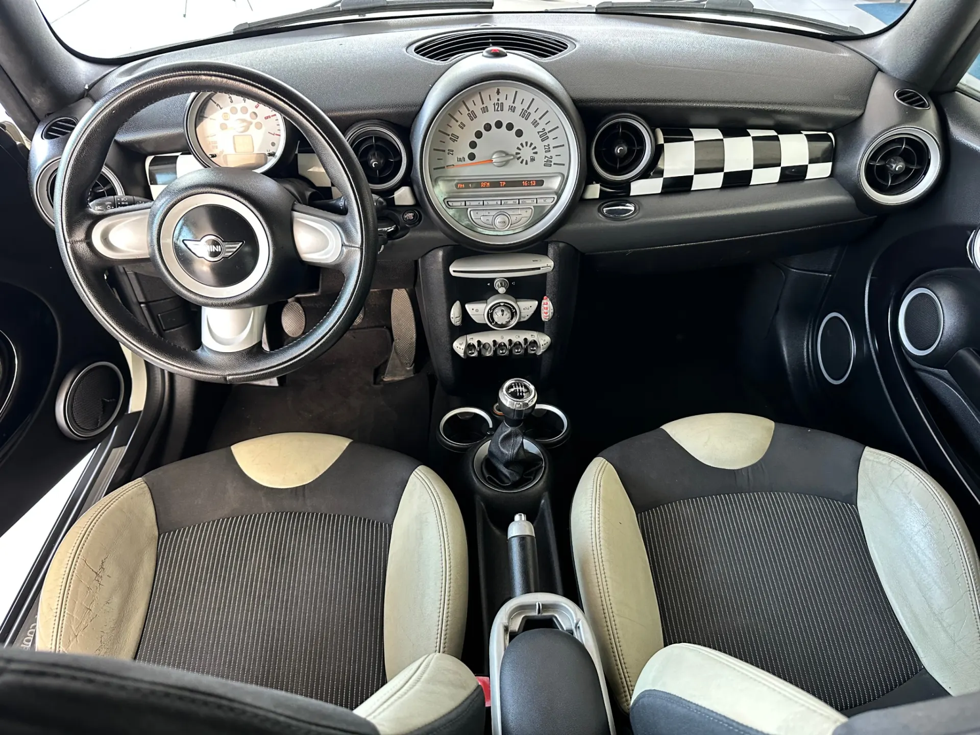 MINI 3 Portas Cooper D 15