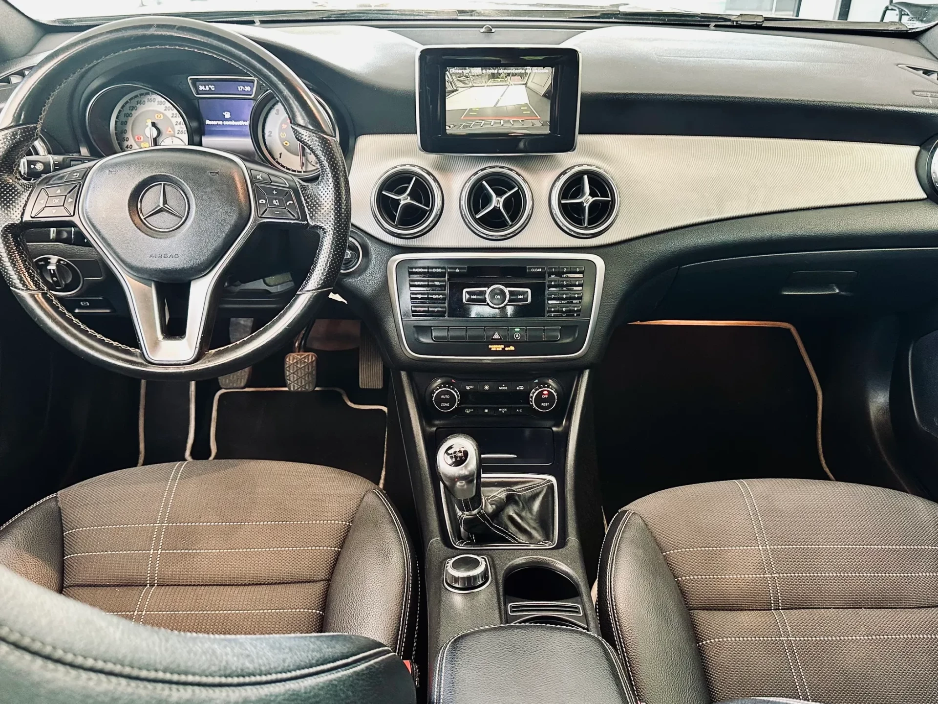 Mercedes-Benz GLA 180 18