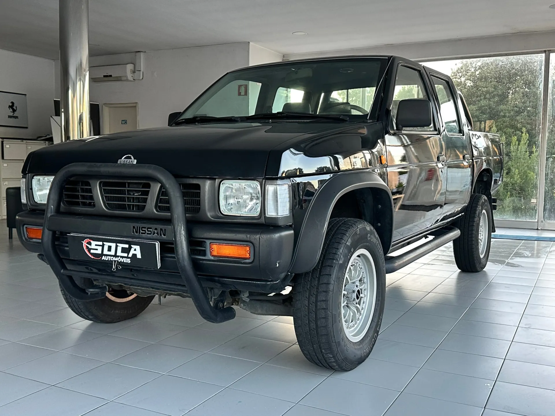 Nissan Navara 2.5 dCi CD Platinium Preta 3