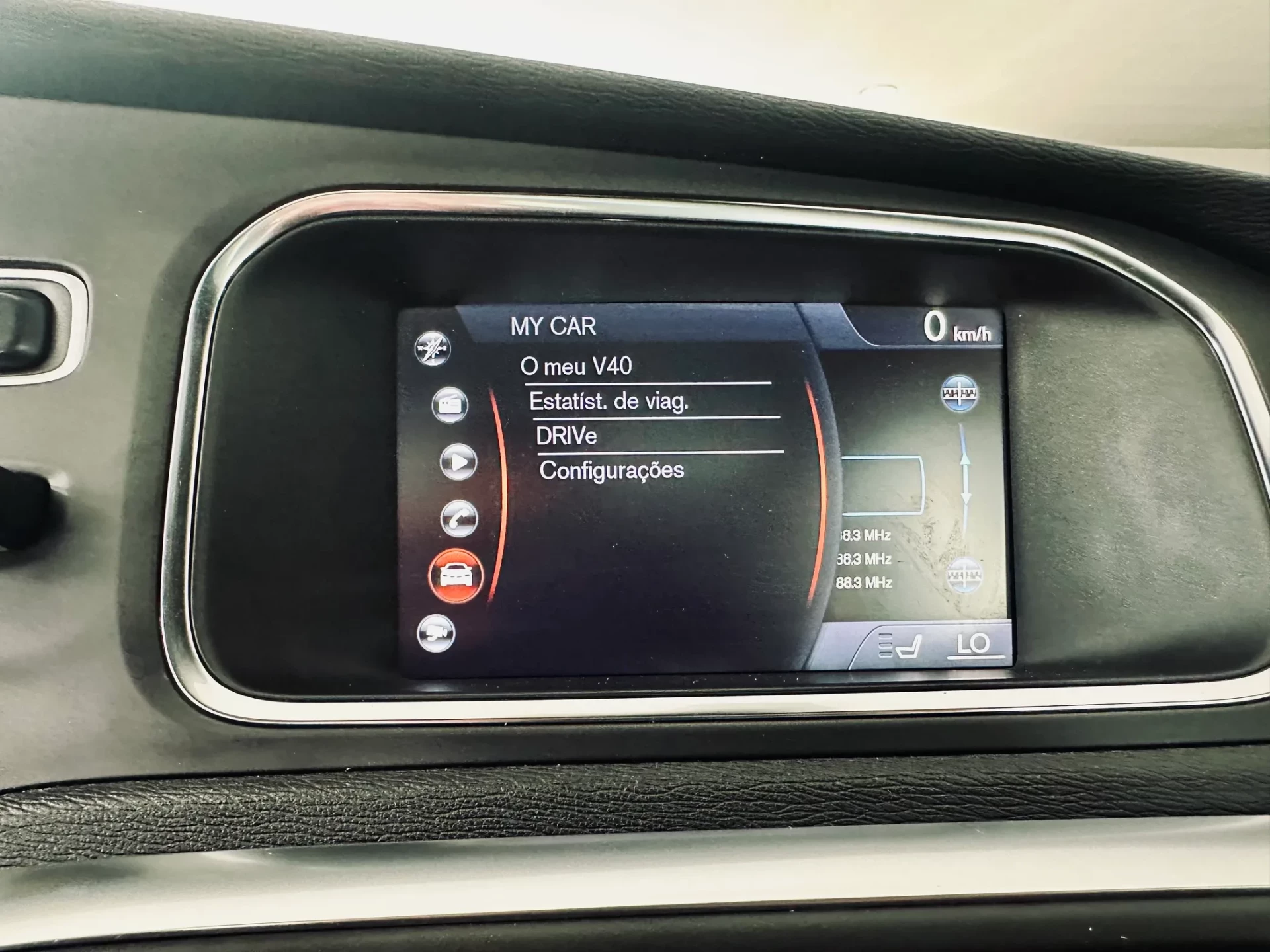 Volvo V40 17