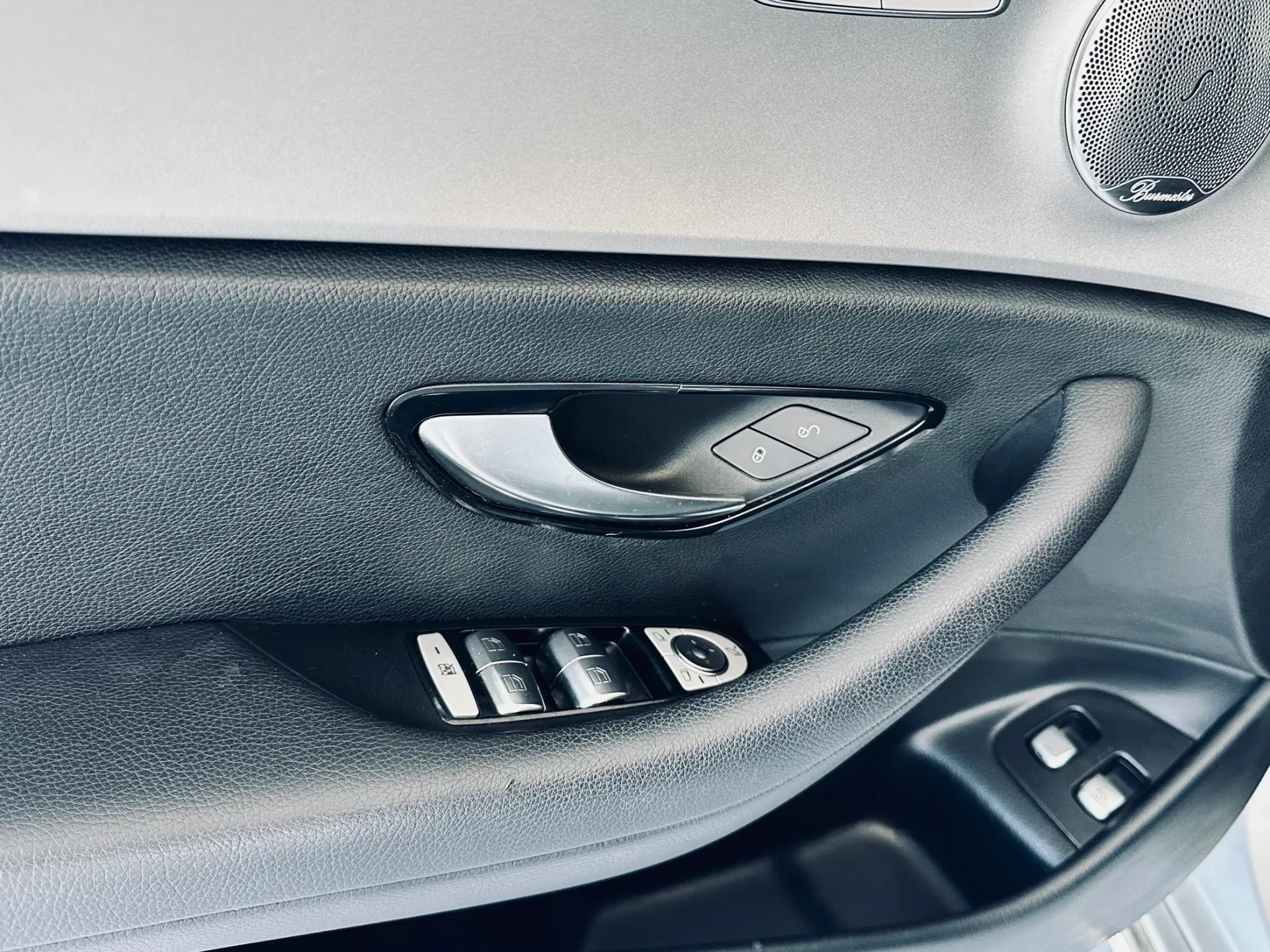 Mercedes-Benz E 220 11