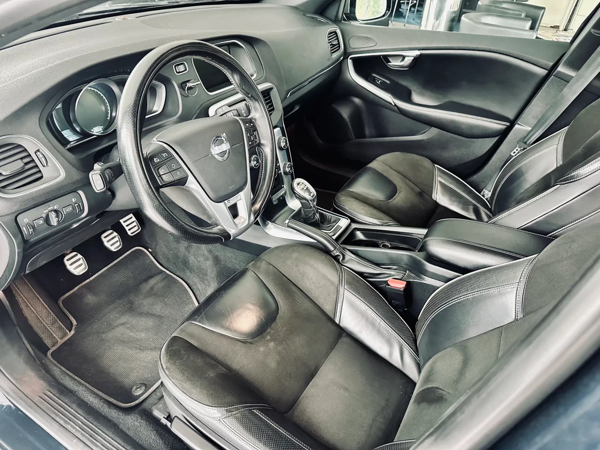 Volvo V40 8