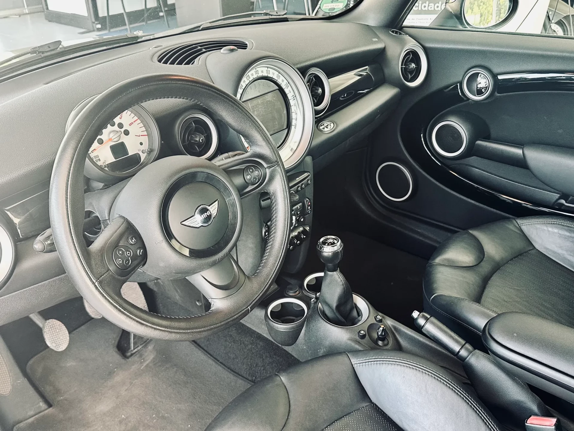 MINI 3 Portas Cooper D cabrio 8