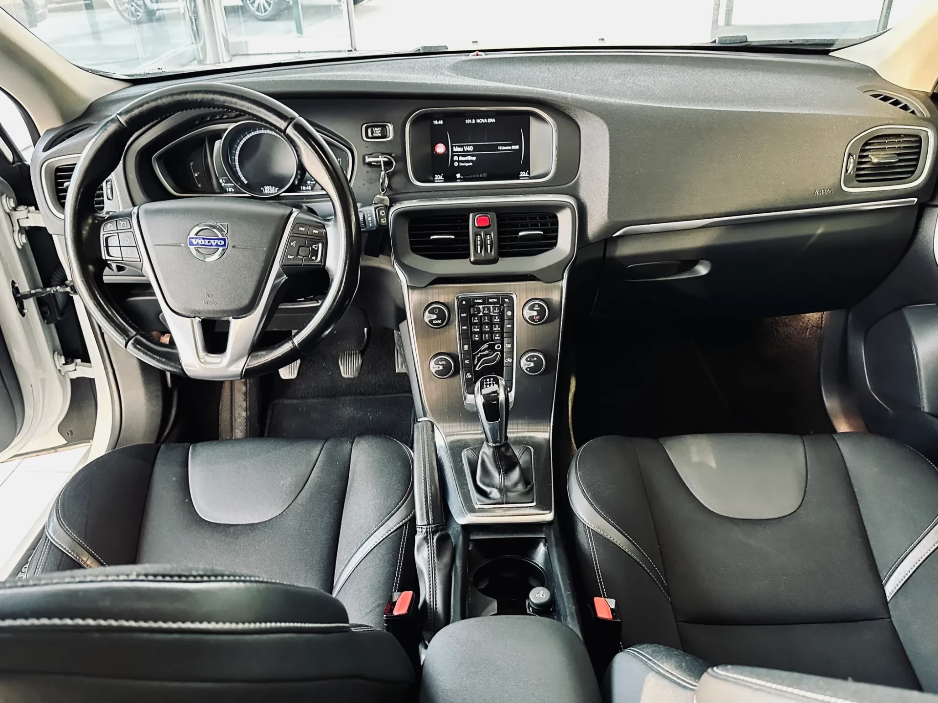Volvo V40 19