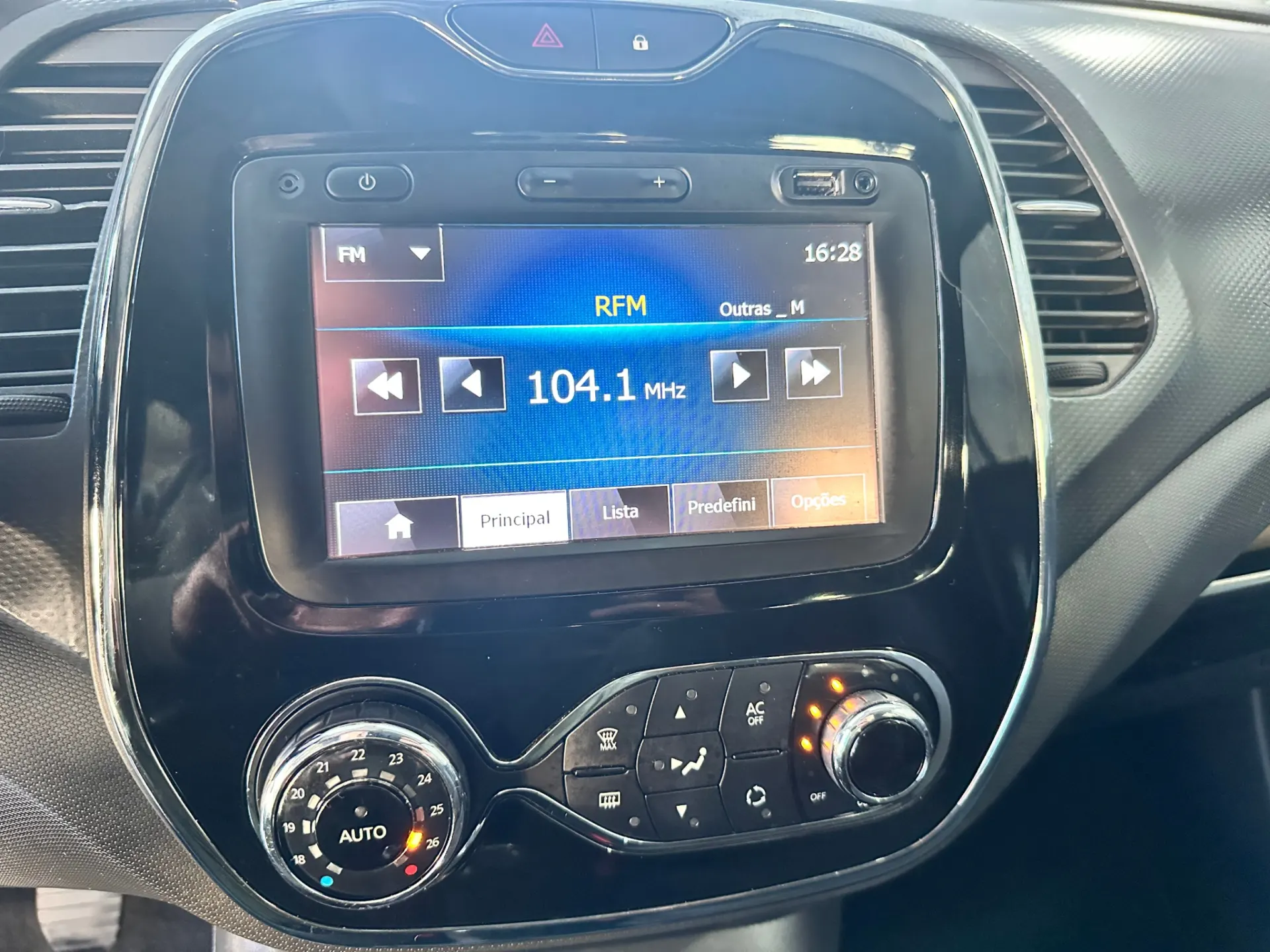 Renault Captur 1.5 dCi Exclusive 13