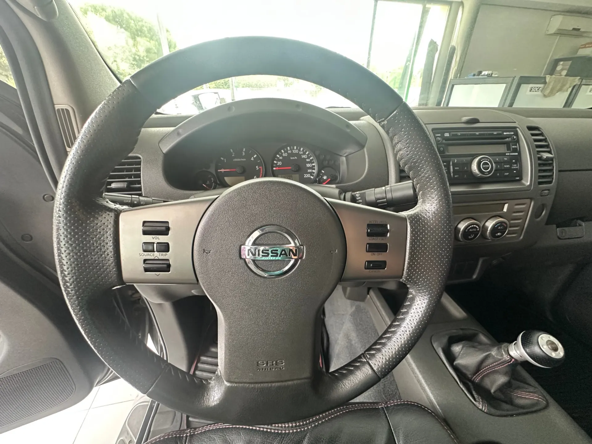 Nissan Navara 2.5 dCi CD 3.5T SE+BDT 17