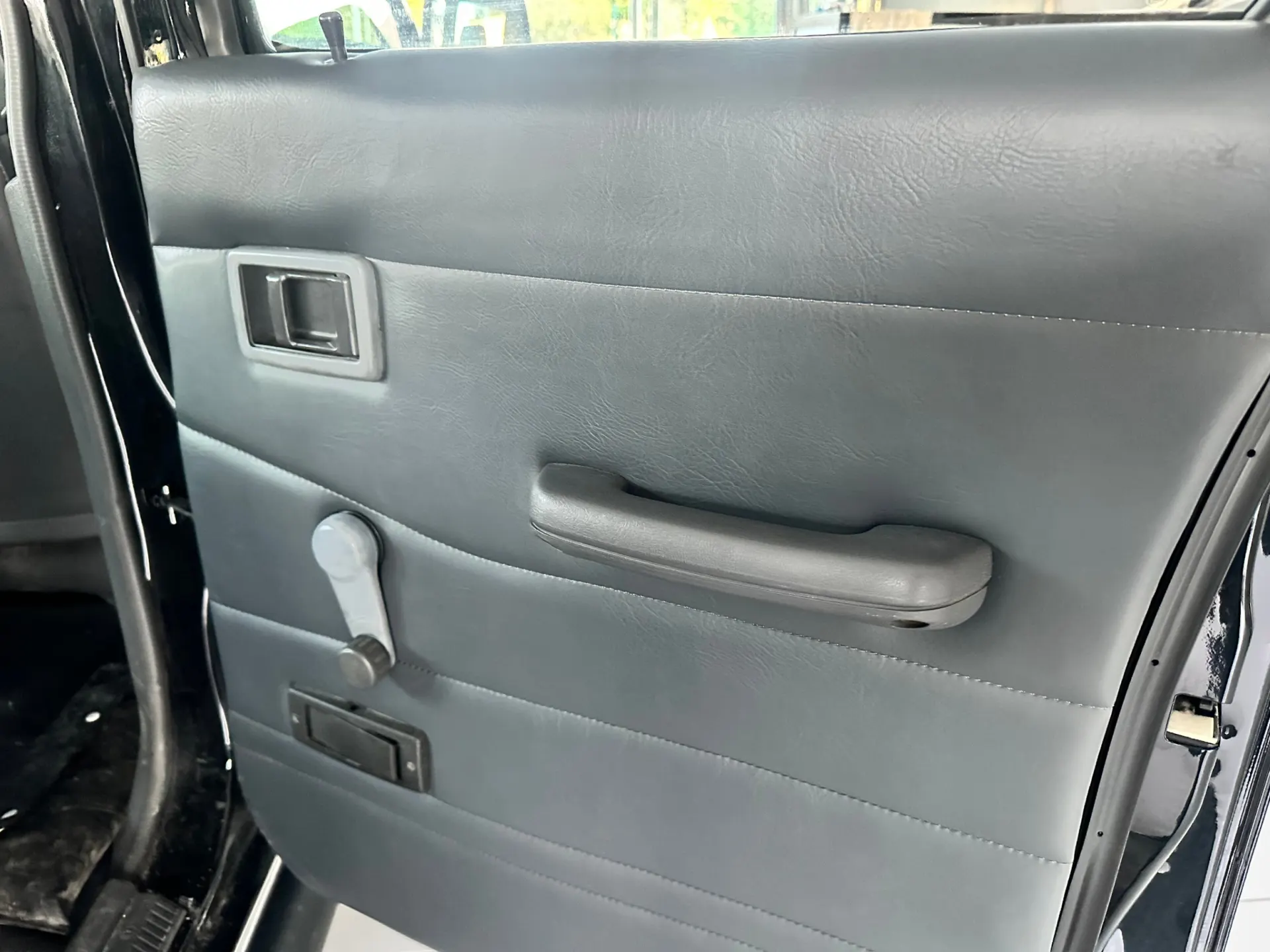 Nissan Navara 2.5 dCi CD Platinium Preta 15