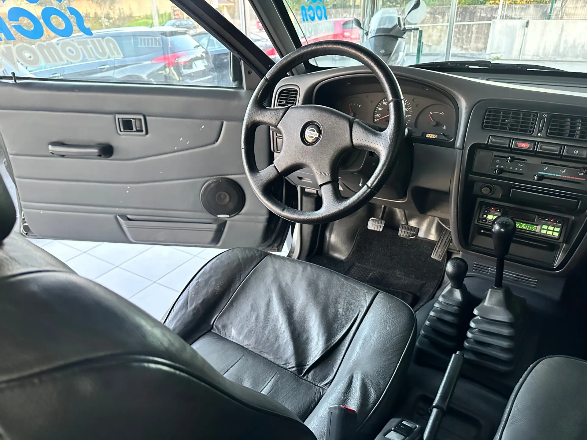 Nissan Navara 2.5 dCi CD Platinium Preta 18