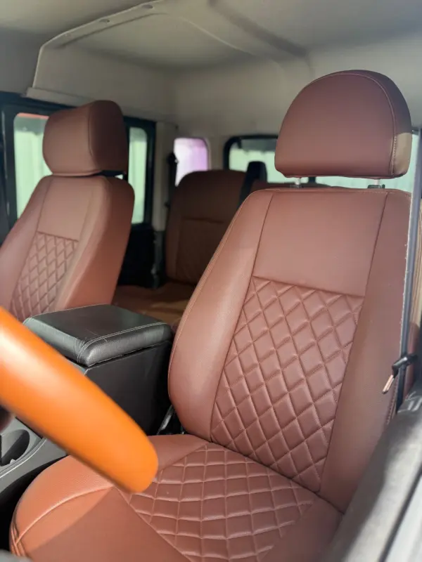 Land Rover Defender 7