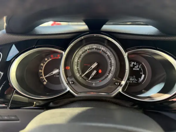 Citroën DS3 1.6 BlueHDi Sport Chic 4