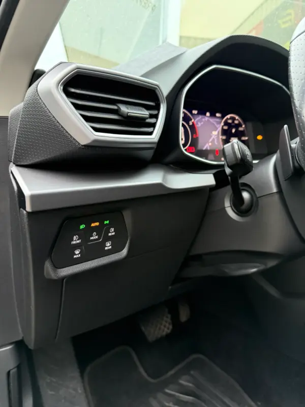 SEAT Leon ST 2.0 TDI FR DSG 13