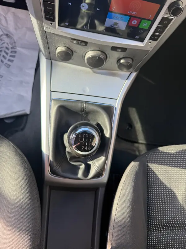 Opel Astra GTC 1.9 CDTI 8