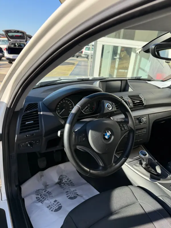 BMW 118 d Line Sport 5