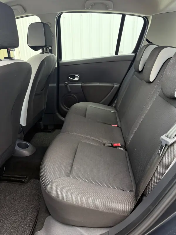 Renault Clio 1.2 16V Rip Curl 10