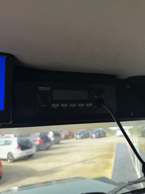 Land Rover Defender 16