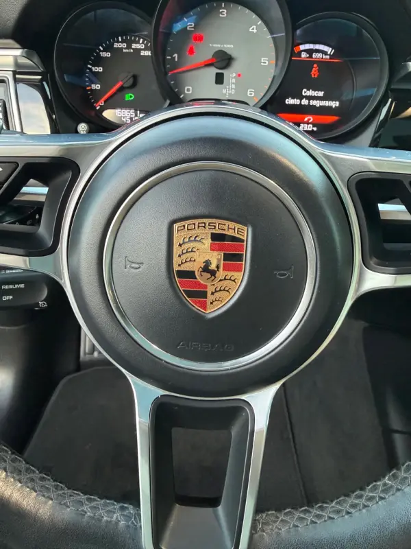 Porsche Macan S 28