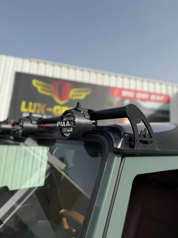 Land Rover Defender 8