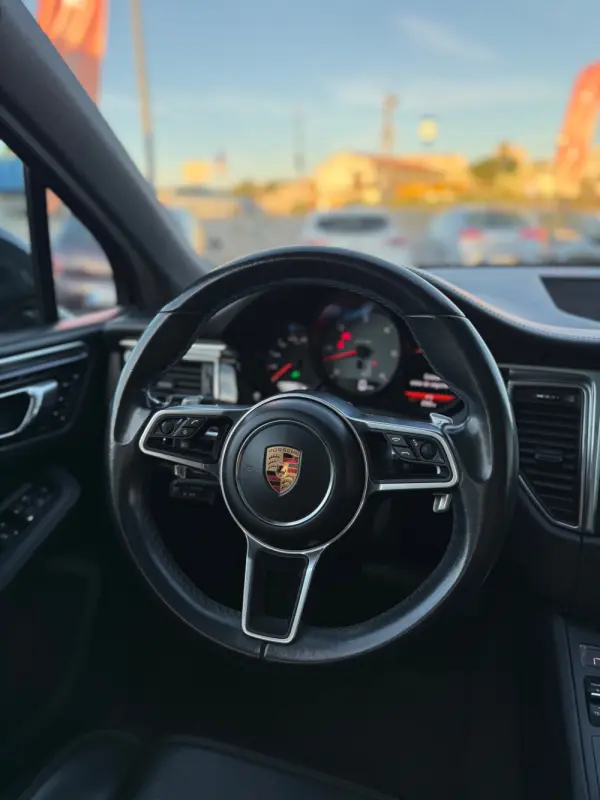 Porsche Macan S 22