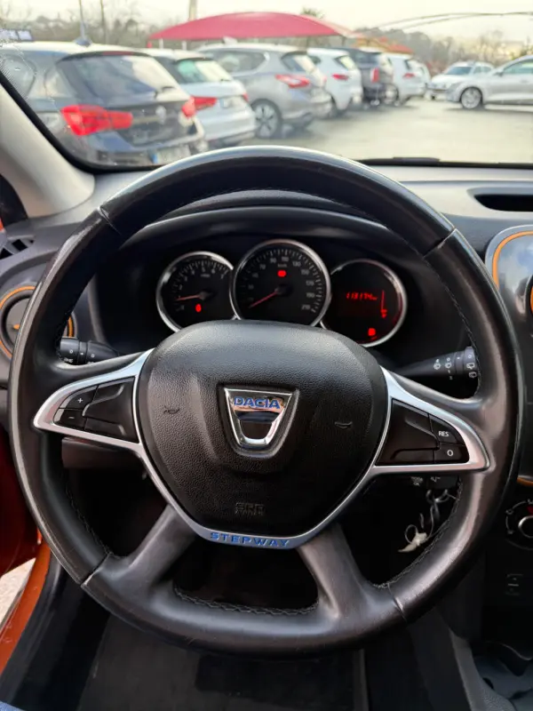 Dacia Sandero 0.9 TCe Stepway 9