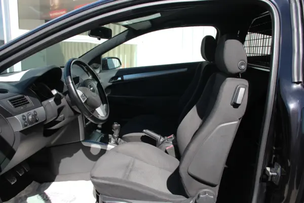 Opel Astra GTC 1.9 CDTI 6