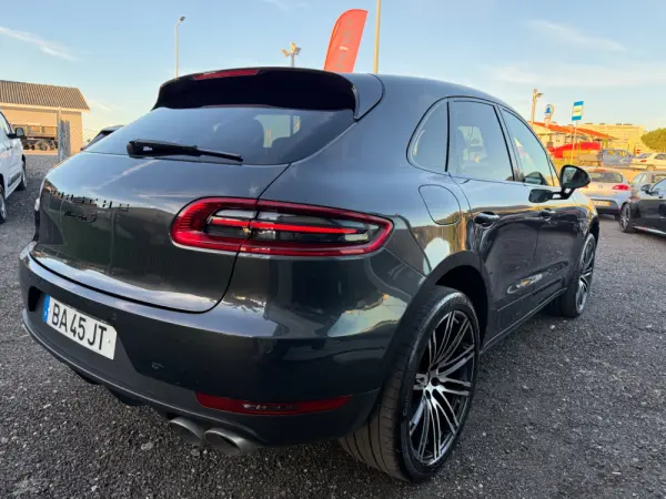 Porsche Macan S 11