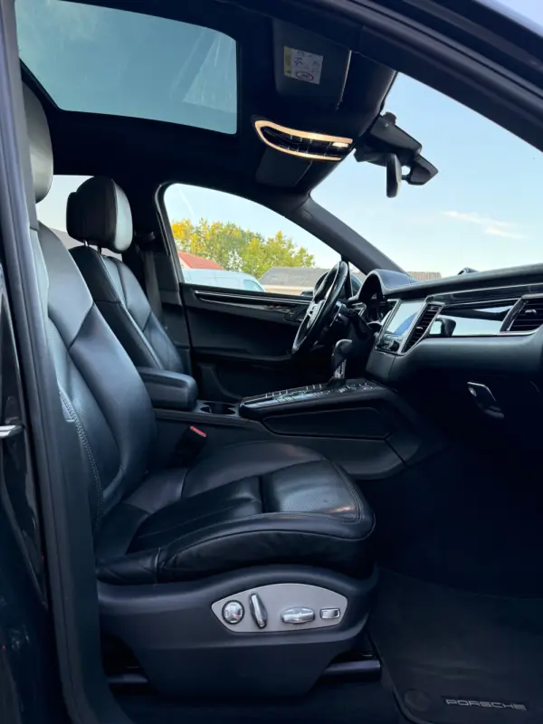 Porsche Macan S 38