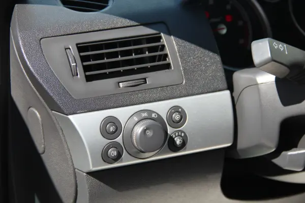 Opel Astra GTC 1.9 CDTI 11