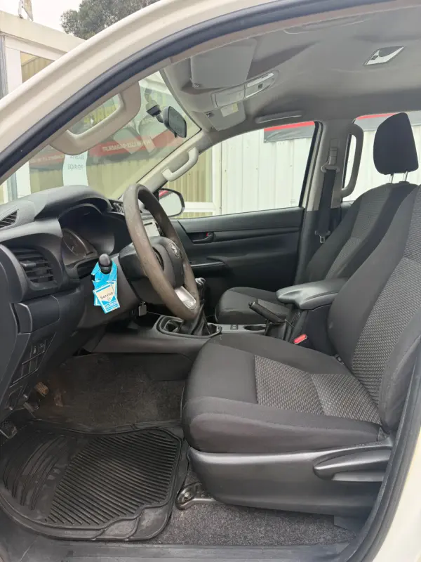 Toyota Hilux 2.4 D-4D 4WD CD CH 5