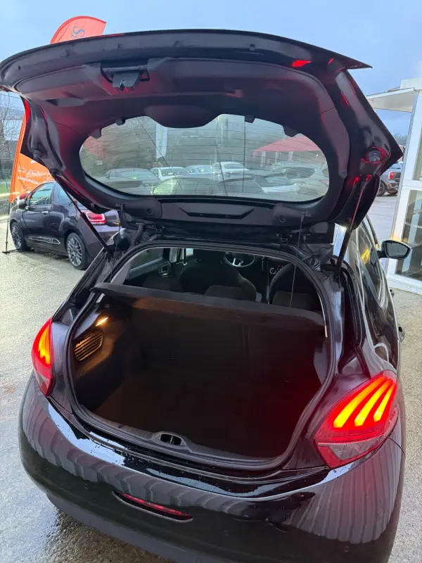 Peugeot 208 1.2 PureTech Style 14