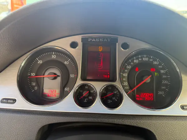 Volkswagen Passat 2.0 TDI Trendline Pack 8