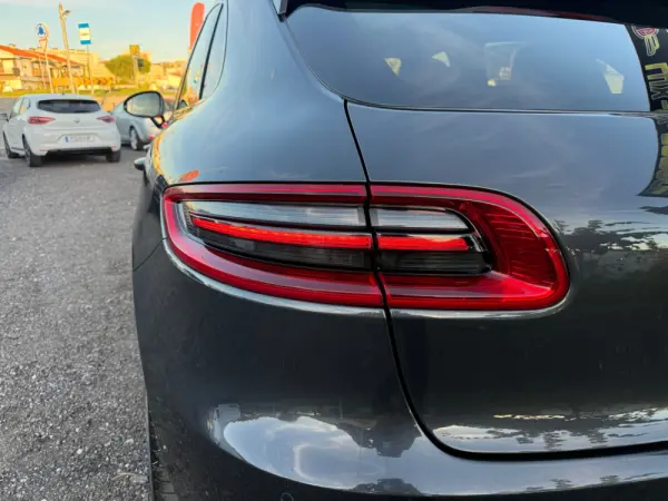 Porsche Macan S 8