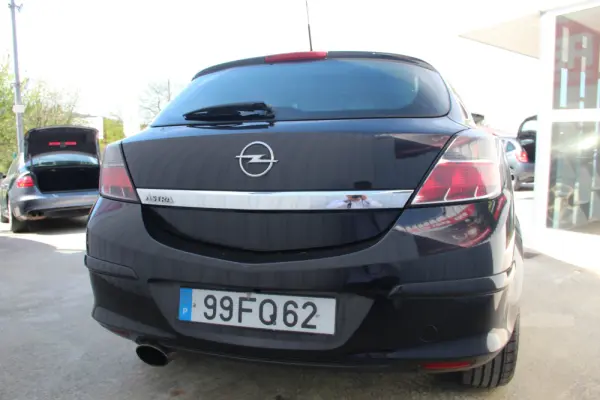 Opel Astra GTC 1.9 CDTI 14