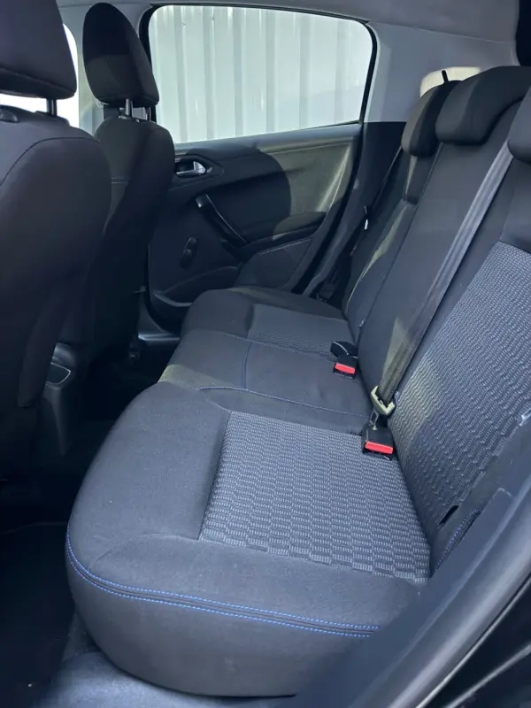 Peugeot 208 1.2 PureTech Style 12