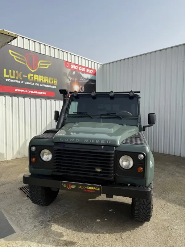 Land Rover Defender 2