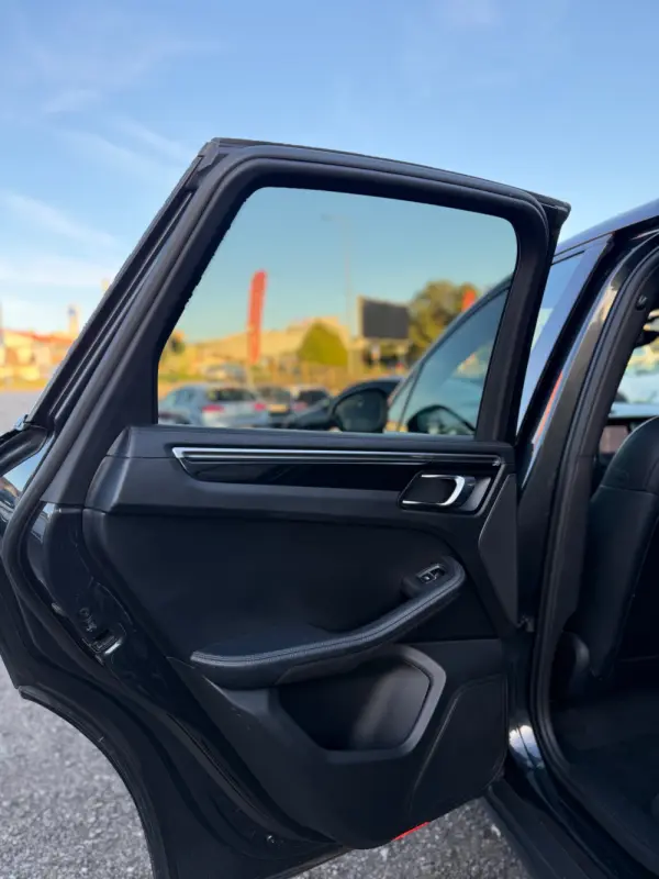 Porsche Macan S 33